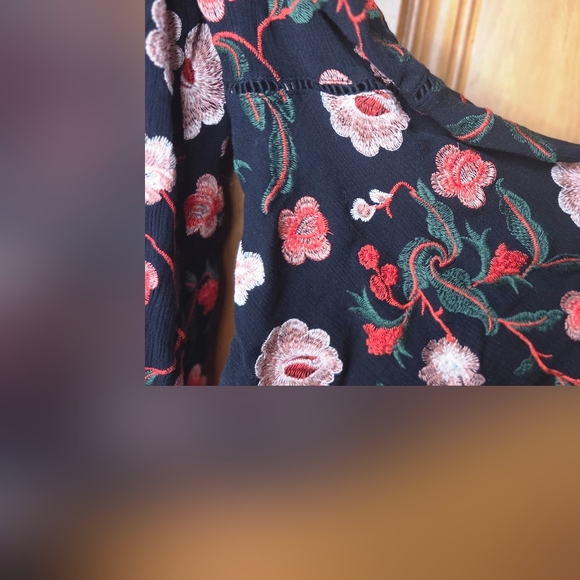 Fully Embroidered Dress With Bell Sleeves - Picture 4 of 7